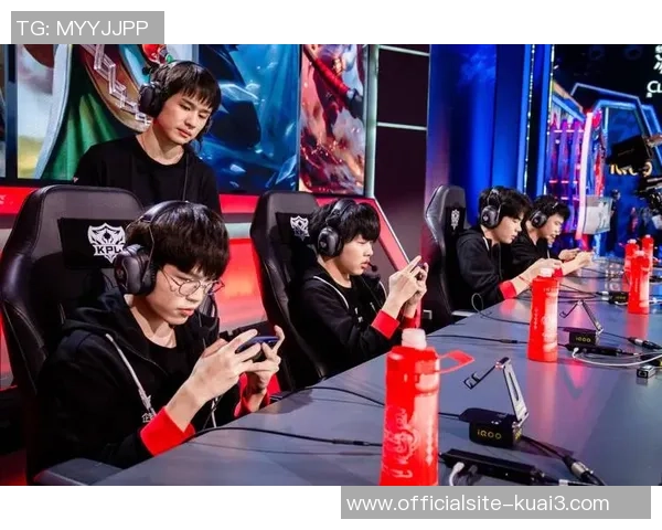 EDG以73分稳居冠军杯积分榜首位其他战队紧追不舍