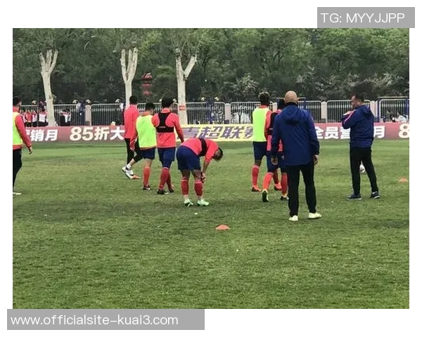 张军独家分享足球心得与技巧助你提升球技的秘诀与经验 张军独家分享足球心得与技巧助你提升球技的秘诀与经验